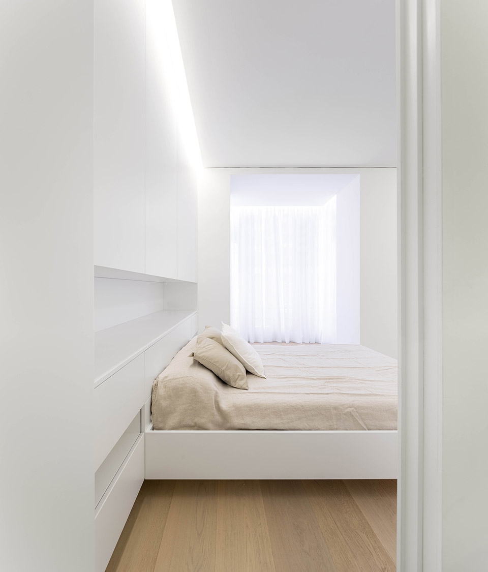 the blue garden by fran silvestre arquitectos