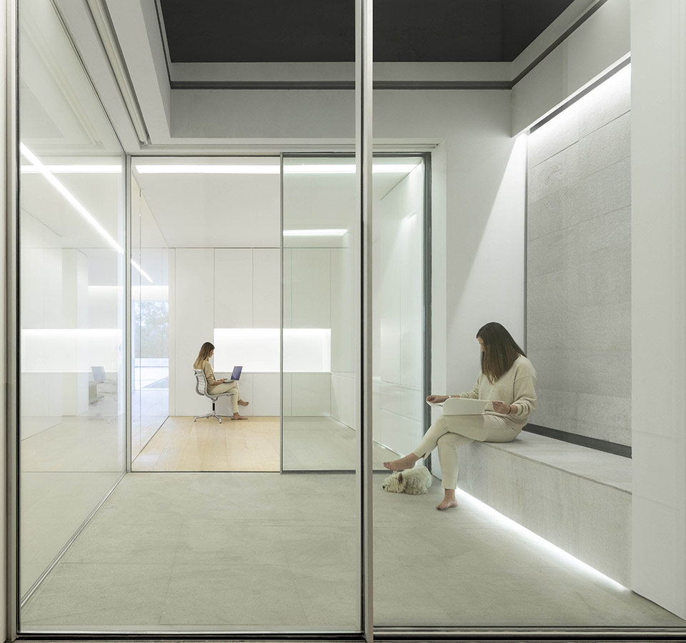 the blue garden by fran silvestre arquitectos