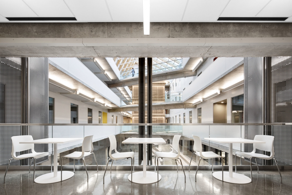 confederation des syndicats nationaux csn headquarters expansion by bgla neuf architectes