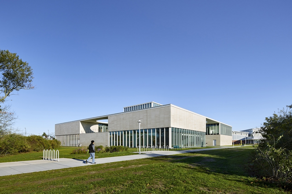 learning resource center by ikon 5 architects