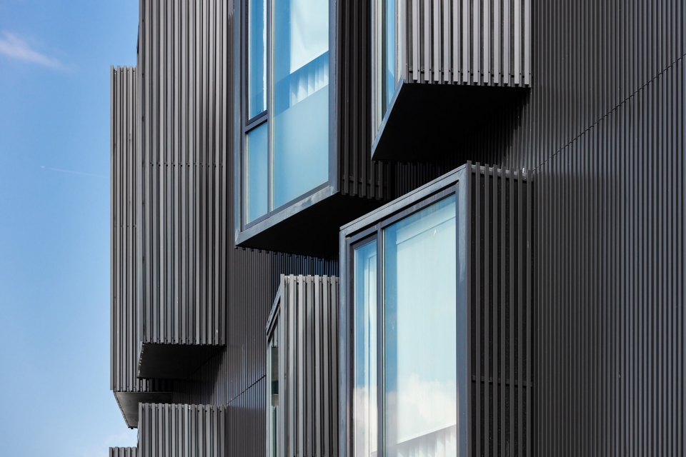 santa casa da misericordias elderly care centre by nuno piedade alexandre