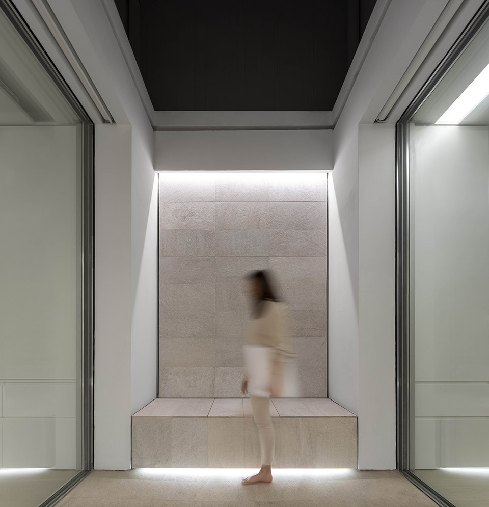 the blue garden by fran silvestre arquitectos