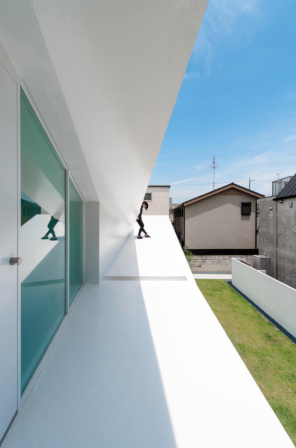 topological folding house by takashi yamaguchi associates
