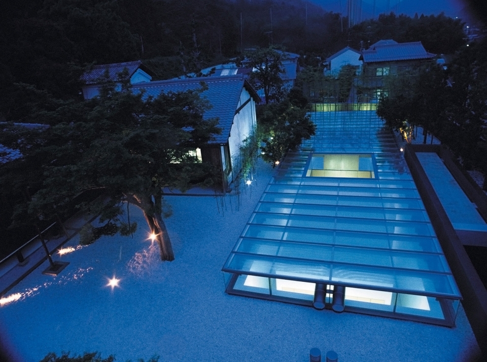 glass temple by takashi yamaguchi associates