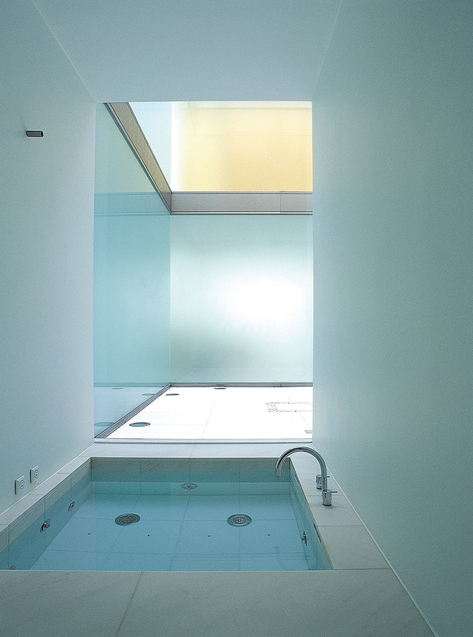 glass temple by takashi yamaguchi associates