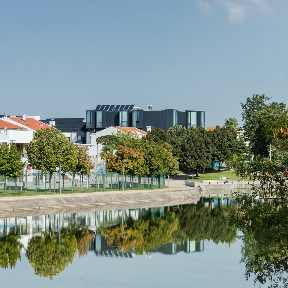 santa casa da misericordias elderly care centre by nuno piedade alexandre