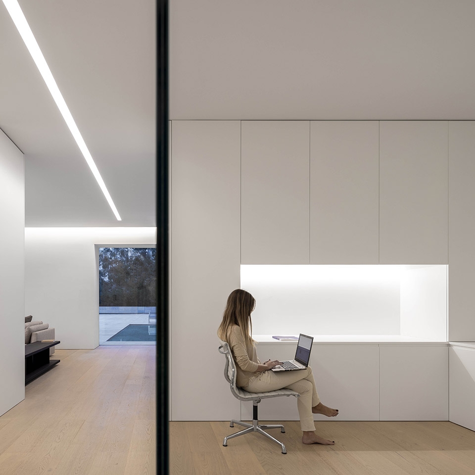 the blue garden by fran silvestre arquitectos
