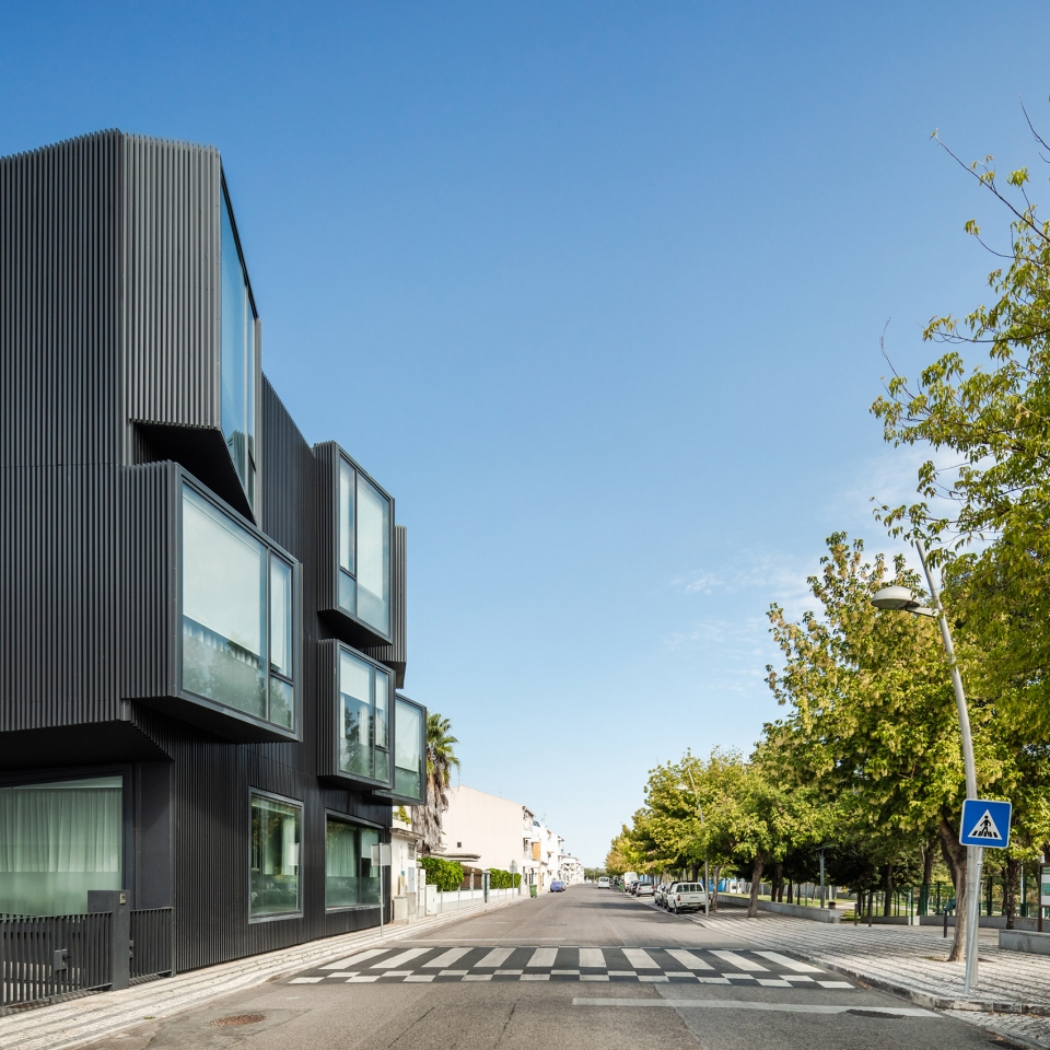 santa casa da misericordias elderly care centre by nuno piedade alexandre