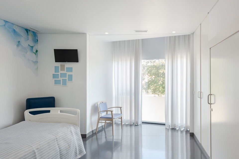 santa casa da misericordias elderly care centre by nuno piedade alexandre