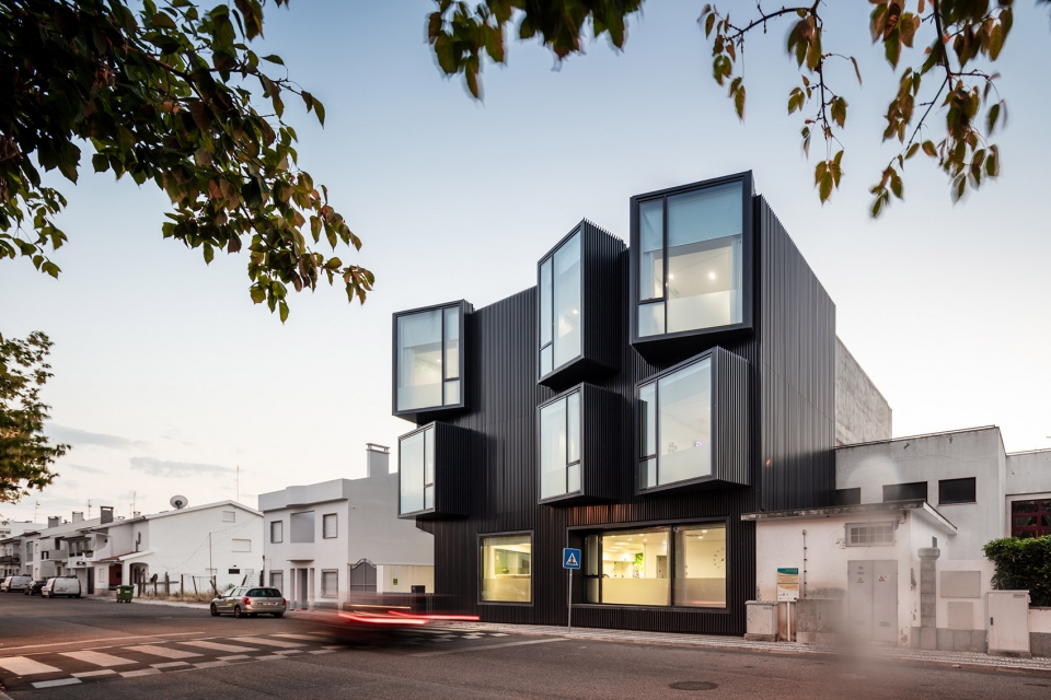 santa casa da misericordias elderly care centre by nuno piedade alexandre