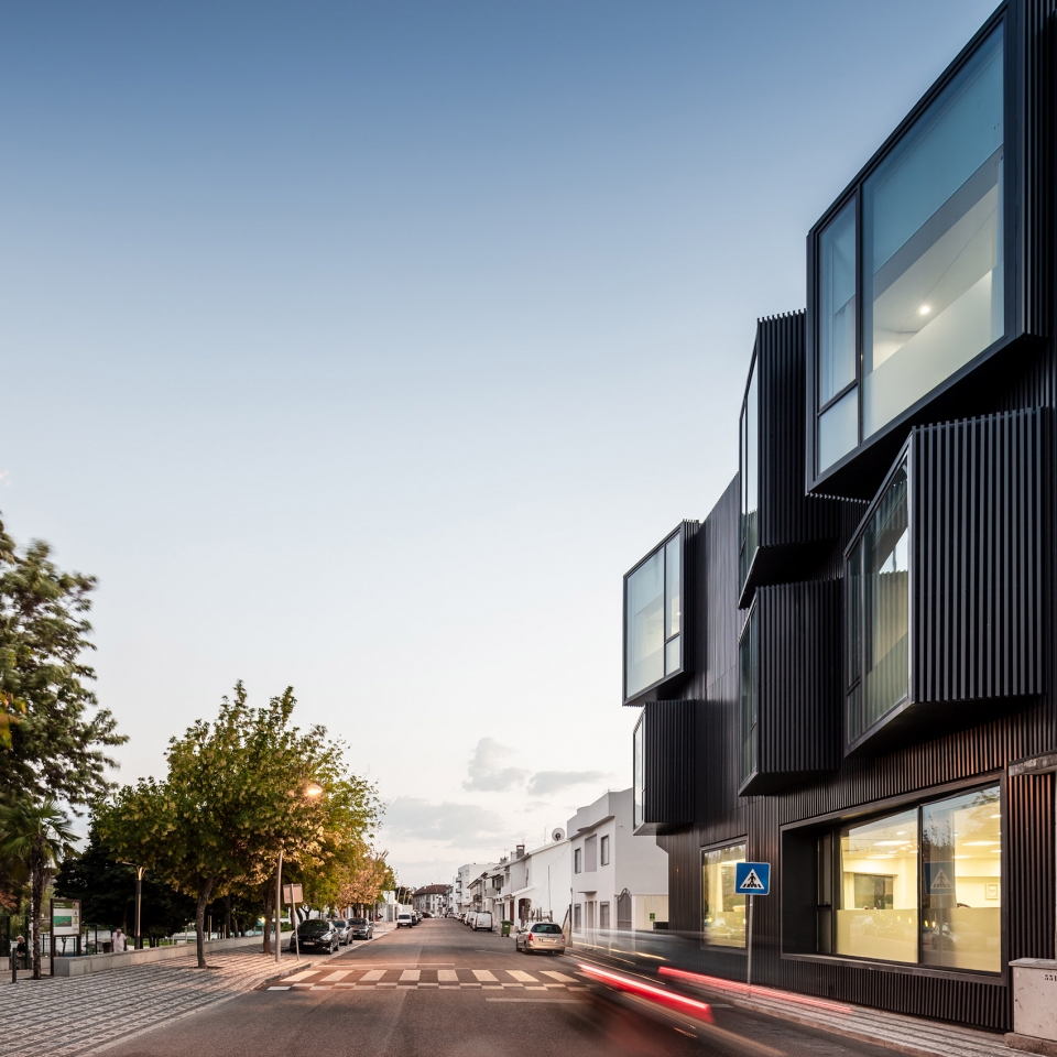 santa casa da misericordias elderly care centre by nuno piedade alexandre