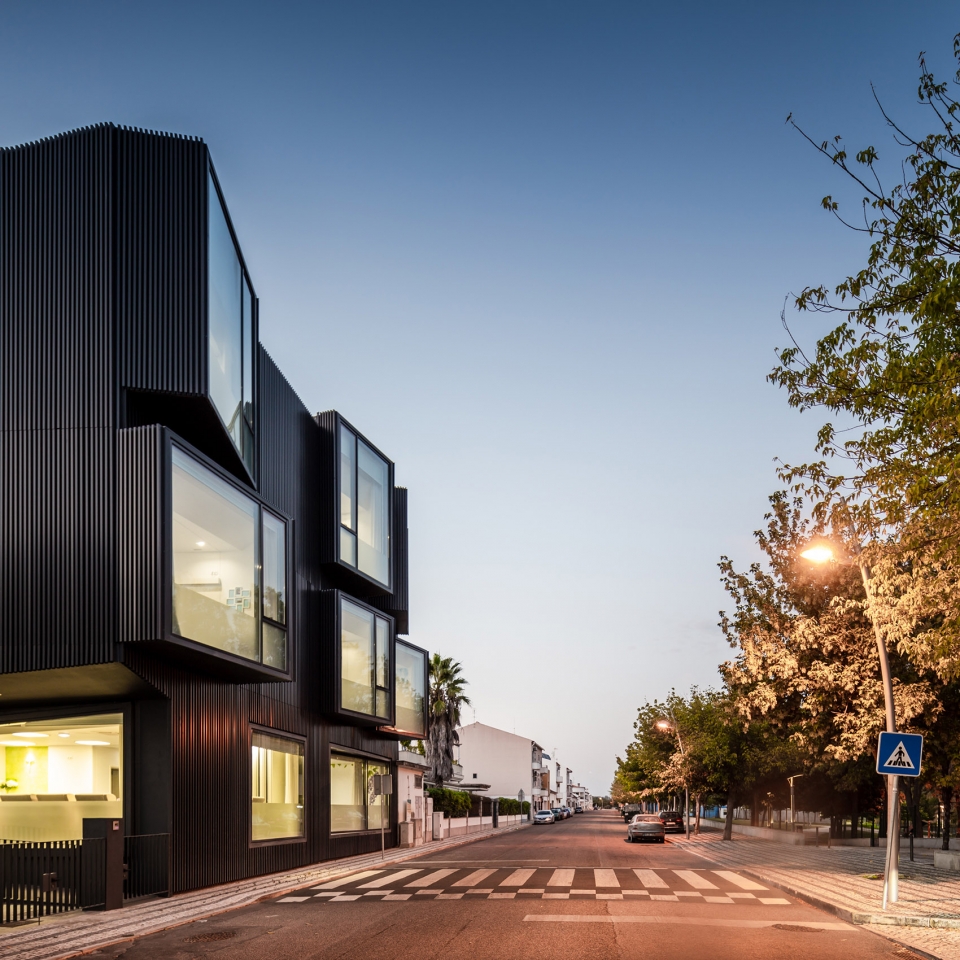 santa casa da misericordias elderly care centre by nuno piedade alexandre