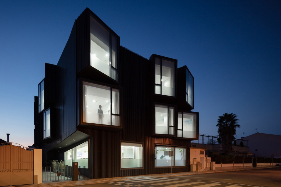 santa casa da misericordias elderly care centre by nuno piedade alexandre