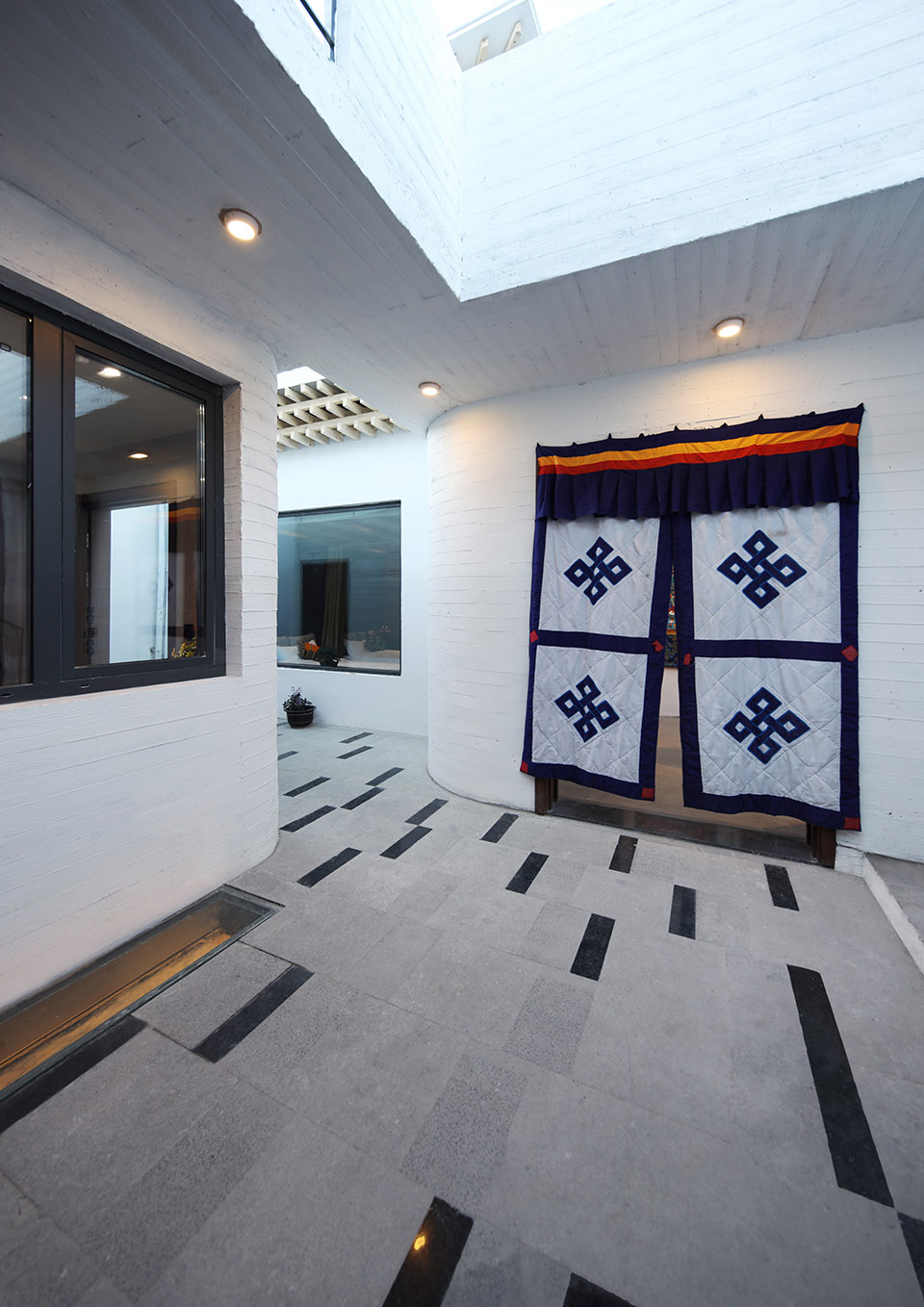 home in high altitude hypersity architects