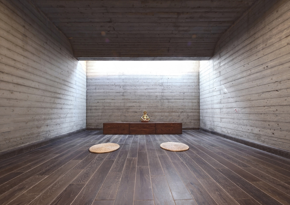 home in high altitude hypersity architects