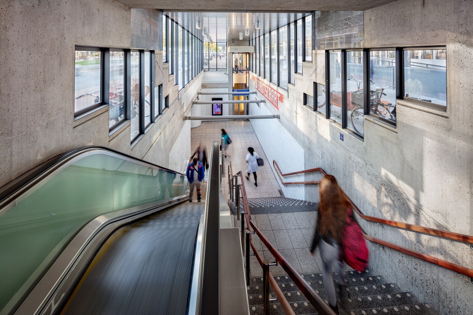 renovation of metro oostlijn station by group a