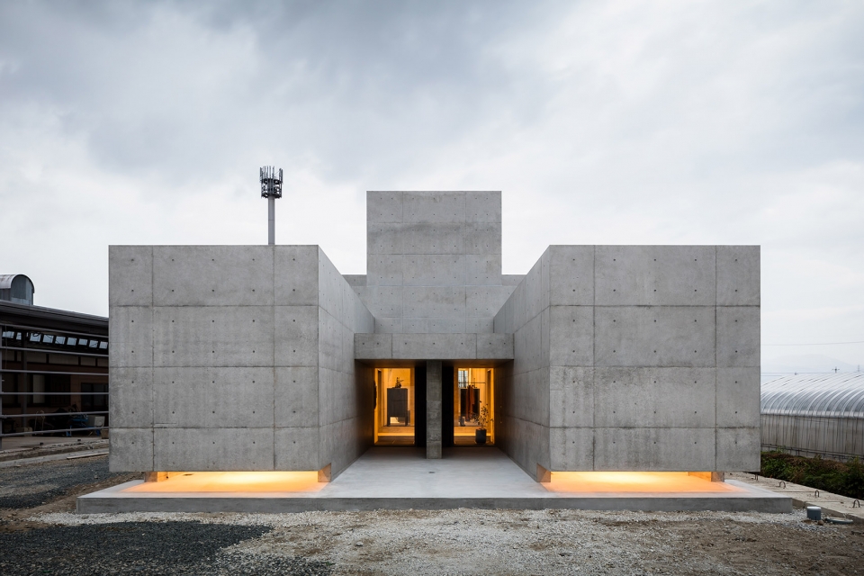 tranquil house by formkouichi kimora architects