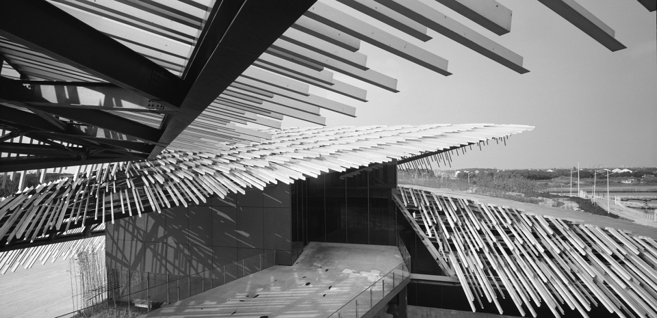 xiangcheng yangcheng lake tourist transportation center china by kengo kuma and associates