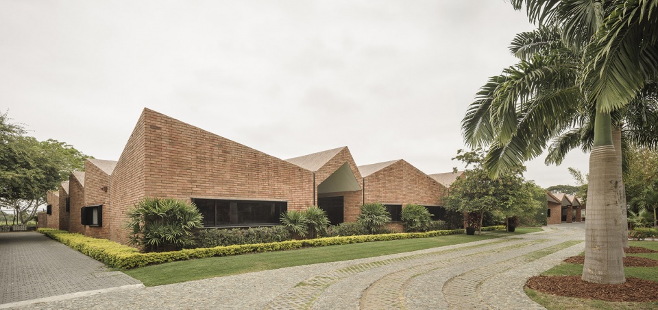casa el cortijo by felipe assadi arquitectos