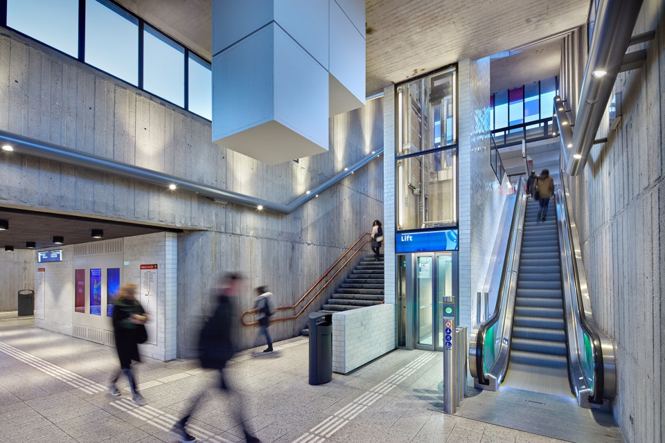 renovation of metro oostlijn station by group a