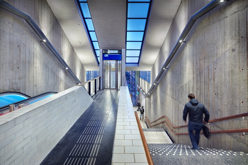renovation of metro oostlijn station by group a