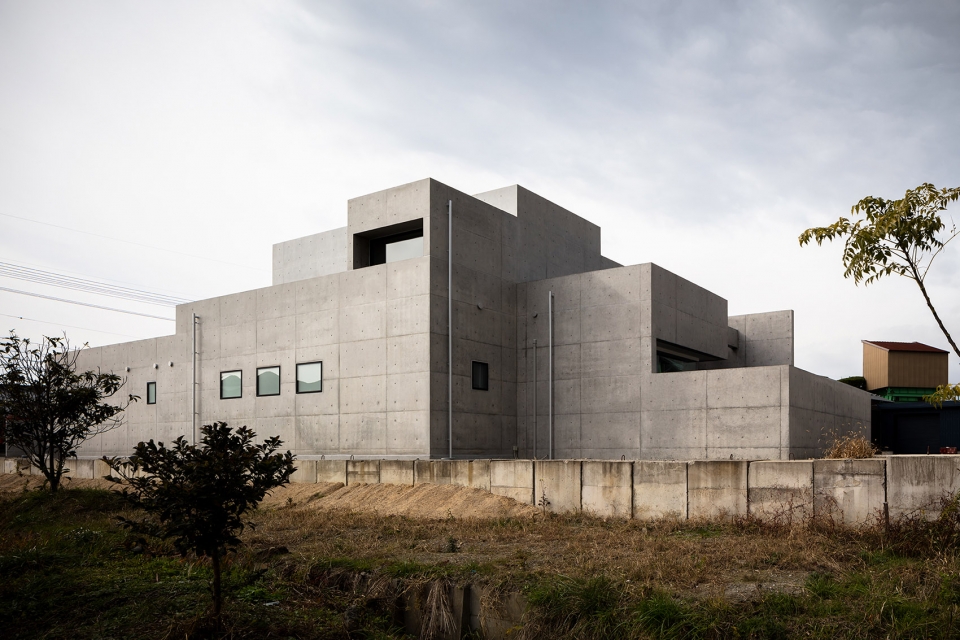 tranquil house by formkouichi kimora architects