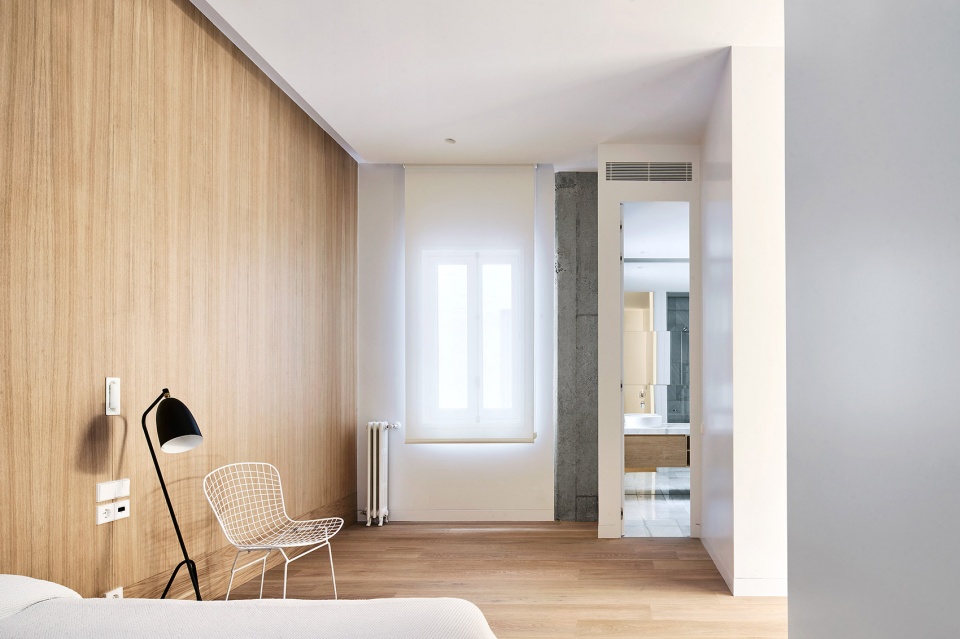 house p82 and genuine shelf by lucas y hernandez gil arquitectos