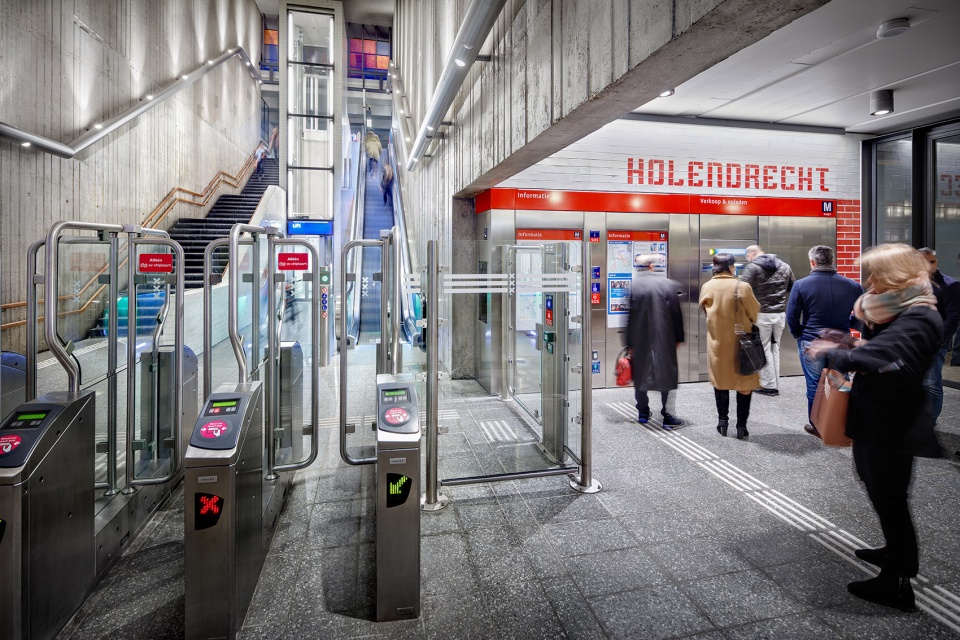 renovation of metro oostlijn station by group a