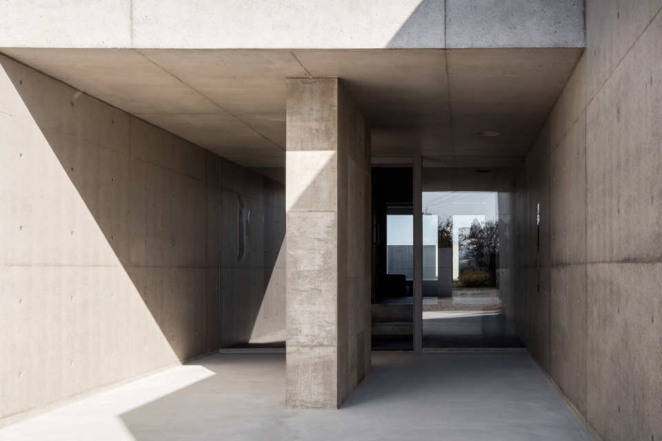 tranquil house by formkouichi kimora architects