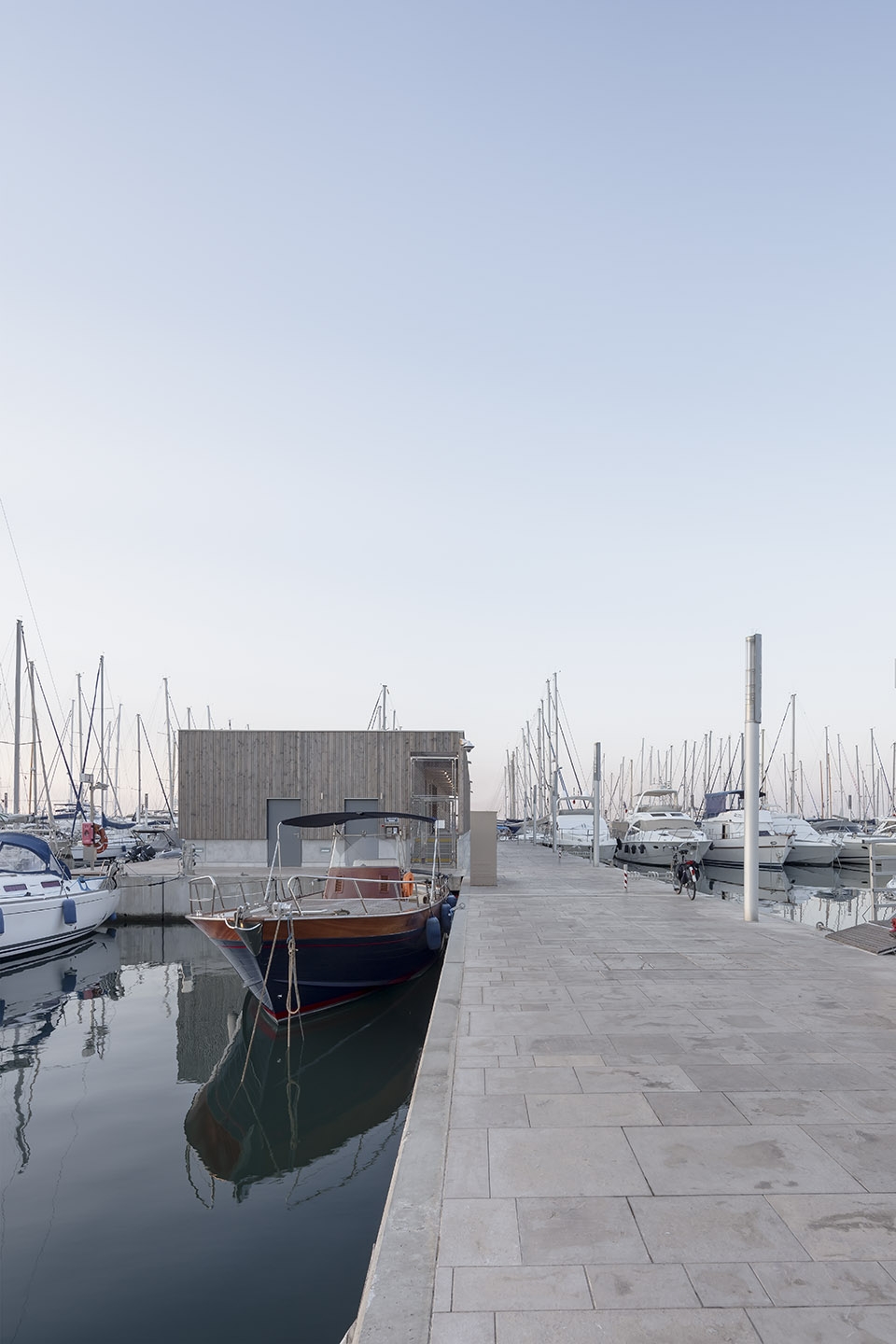 new services for boaters on the port of cannes by heams michel architectes