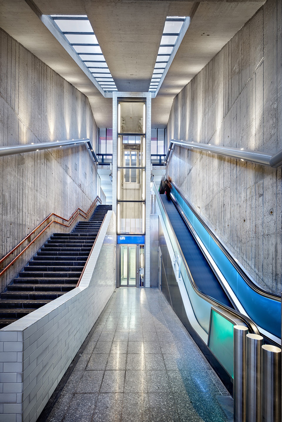 renovation of metro oostlijn station by group a