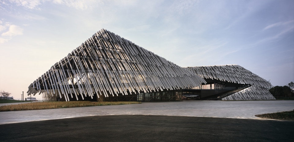 xiangcheng yangcheng lake tourist transportation center china by kengo kuma and associates