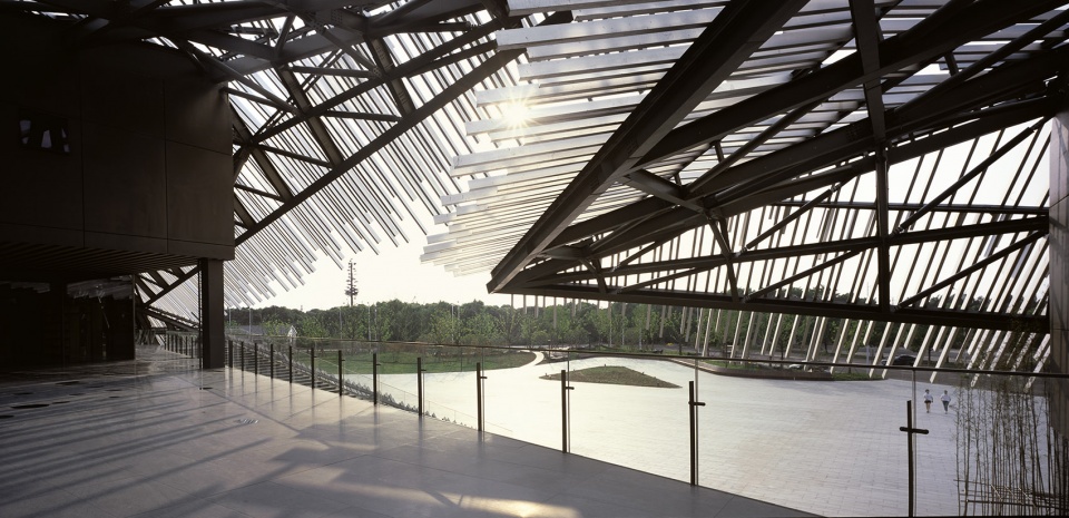 xiangcheng yangcheng lake tourist transportation center china by kengo kuma and associates
