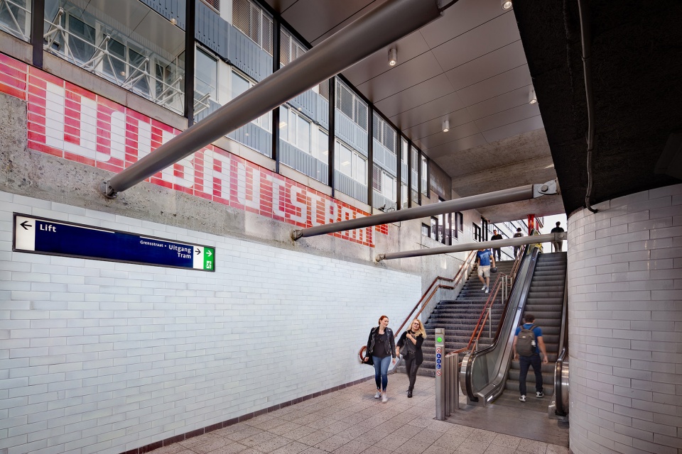 renovation of metro oostlijn station by group a