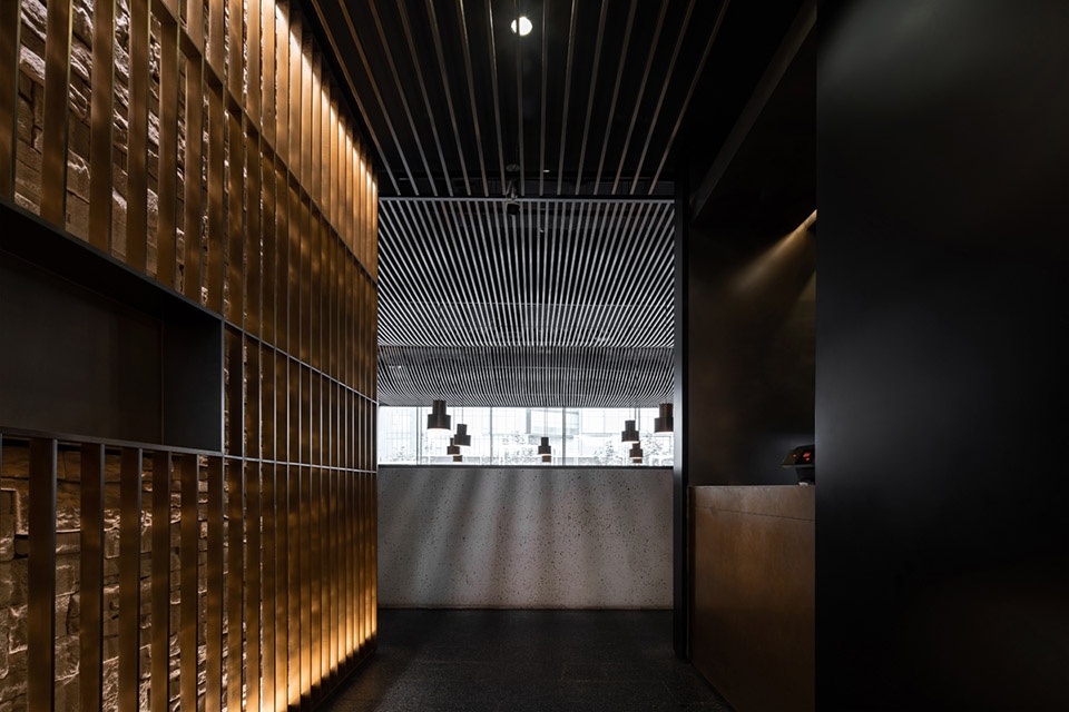 gao zhuo zi di ban deng noodle restaurant china by damai interior design