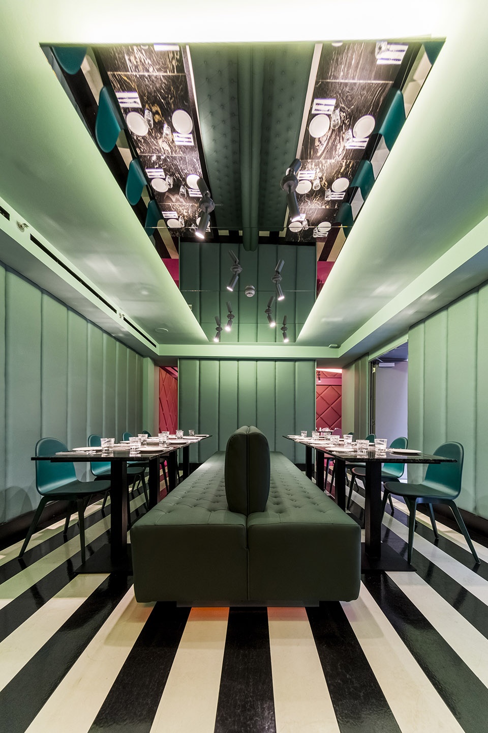 las chicas los chicos y los maniquis restaurant by el equipo creativo