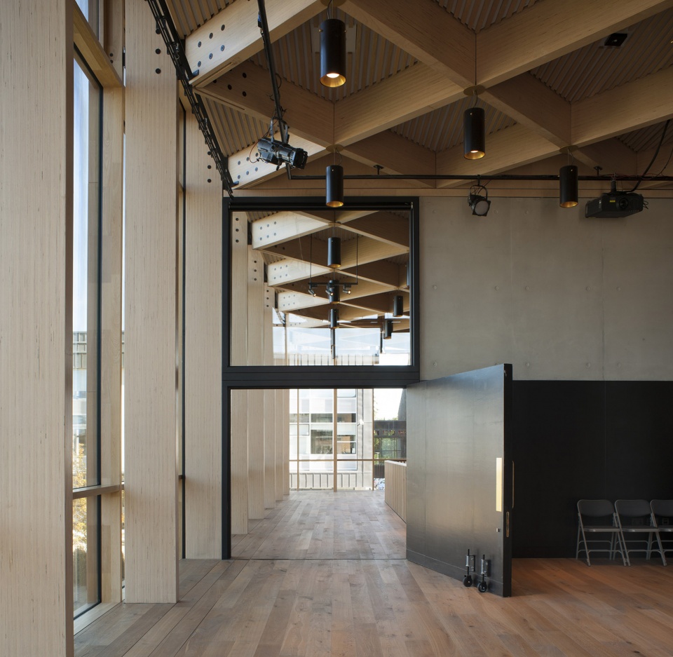 peter hall performing arts centre at the perse school by haworth tompkins