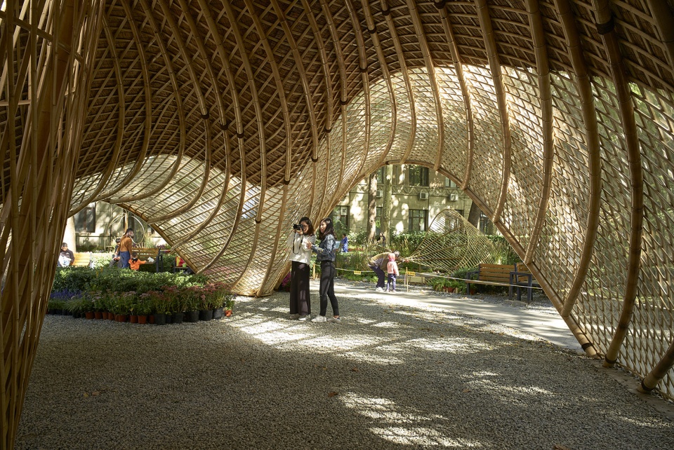 swirling cloud bulletin pavilion for bjfu garden festival by sup atelier