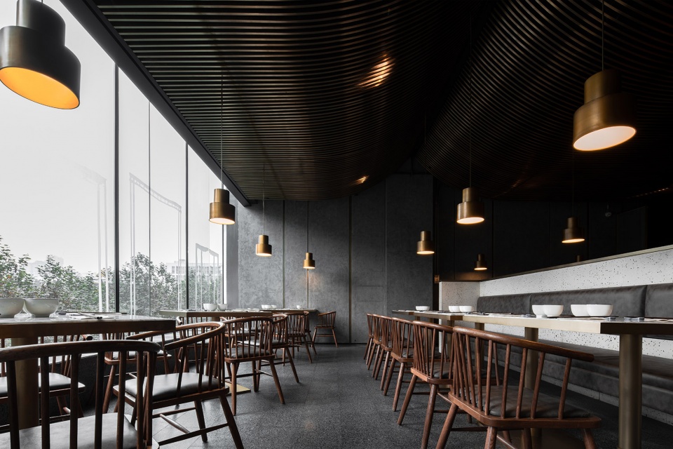 gao zhuo zi di ban deng noodle restaurant china by damai interior design