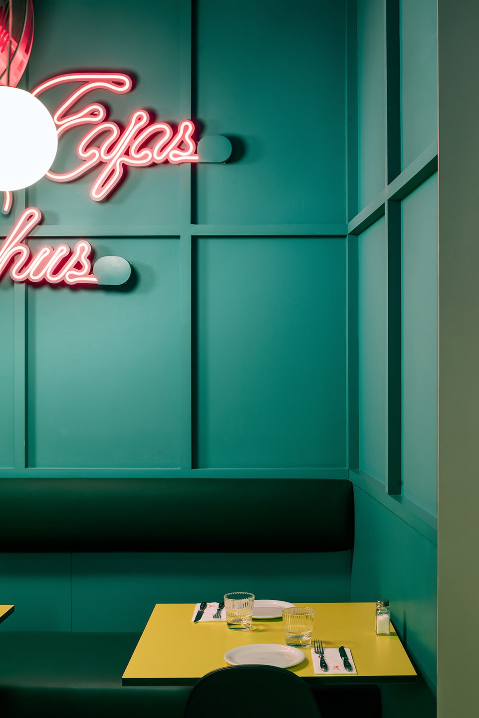 las chicas los chicos y los maniquis restaurant by el equipo creativo