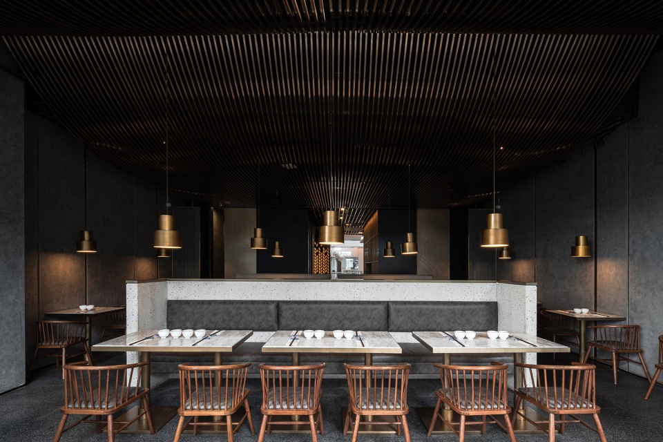 gao zhuo zi di ban deng noodle restaurant china by damai interior design