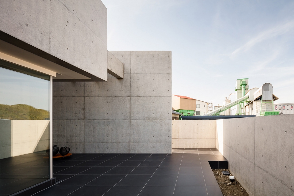 tranquil house by formkouichi kimora architects