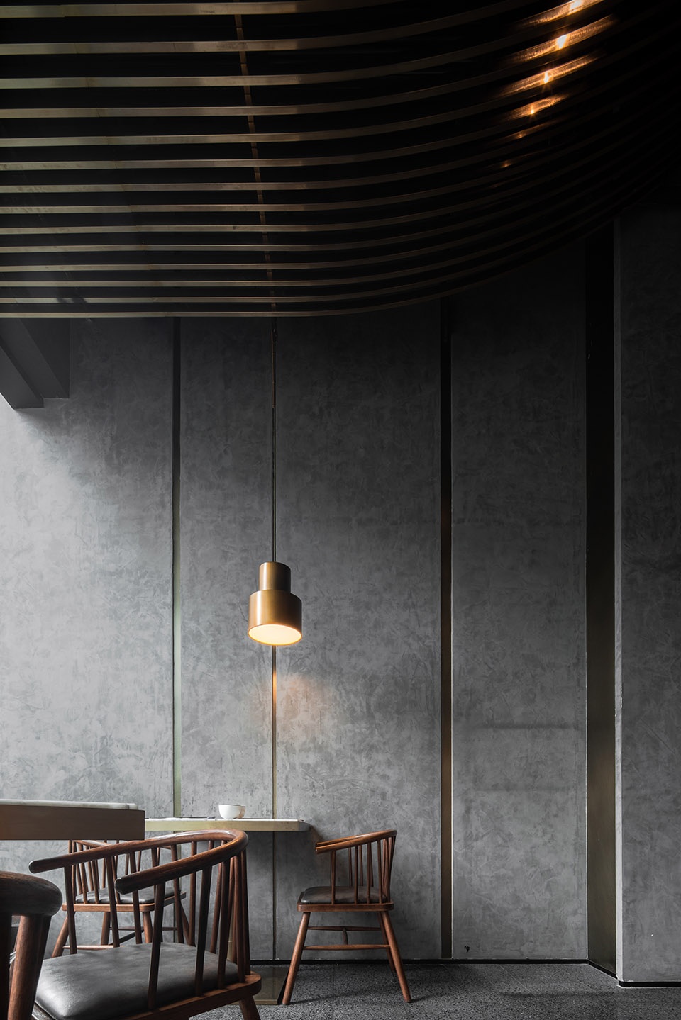 gao zhuo zi di ban deng noodle restaurant china by damai interior design