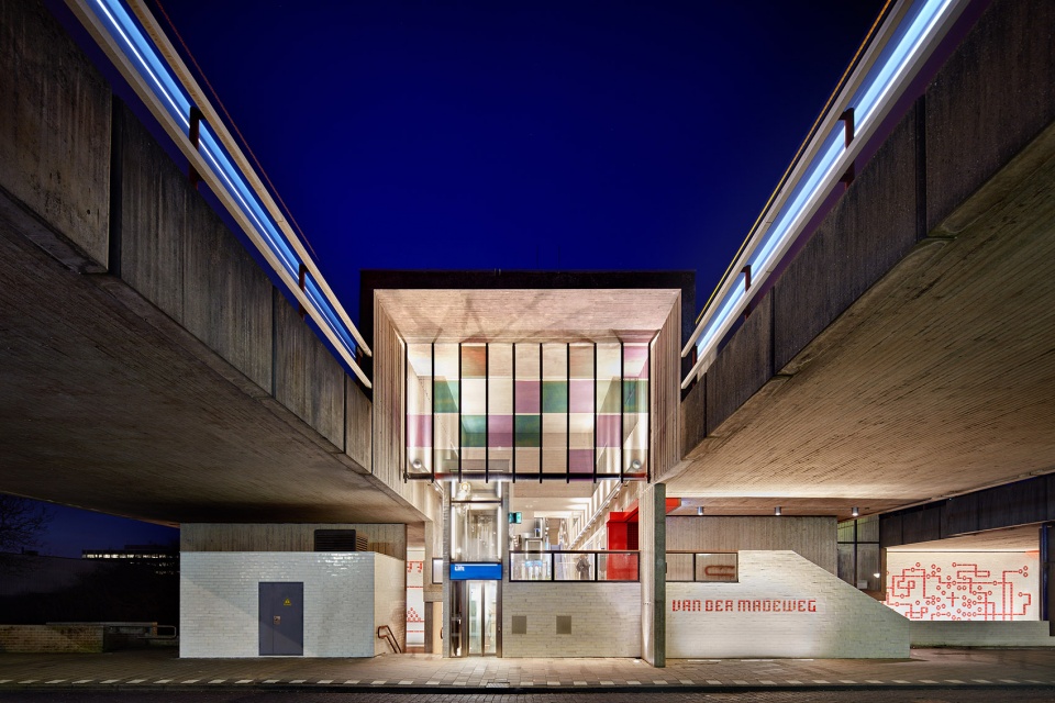 renovation of metro oostlijn station by group a