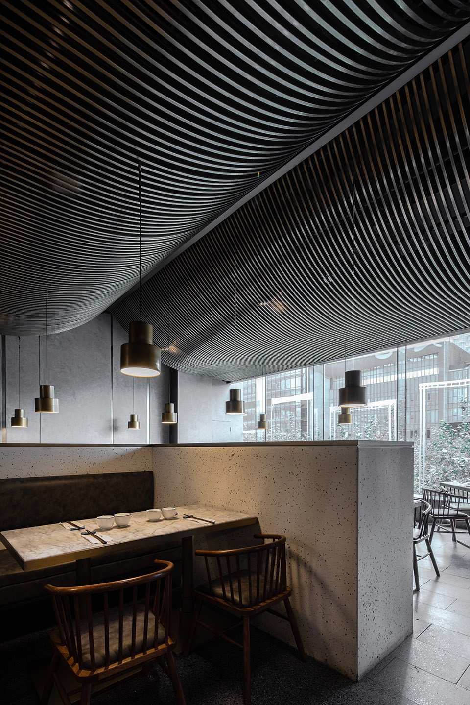 gao zhuo zi di ban deng noodle restaurant china by damai interior design