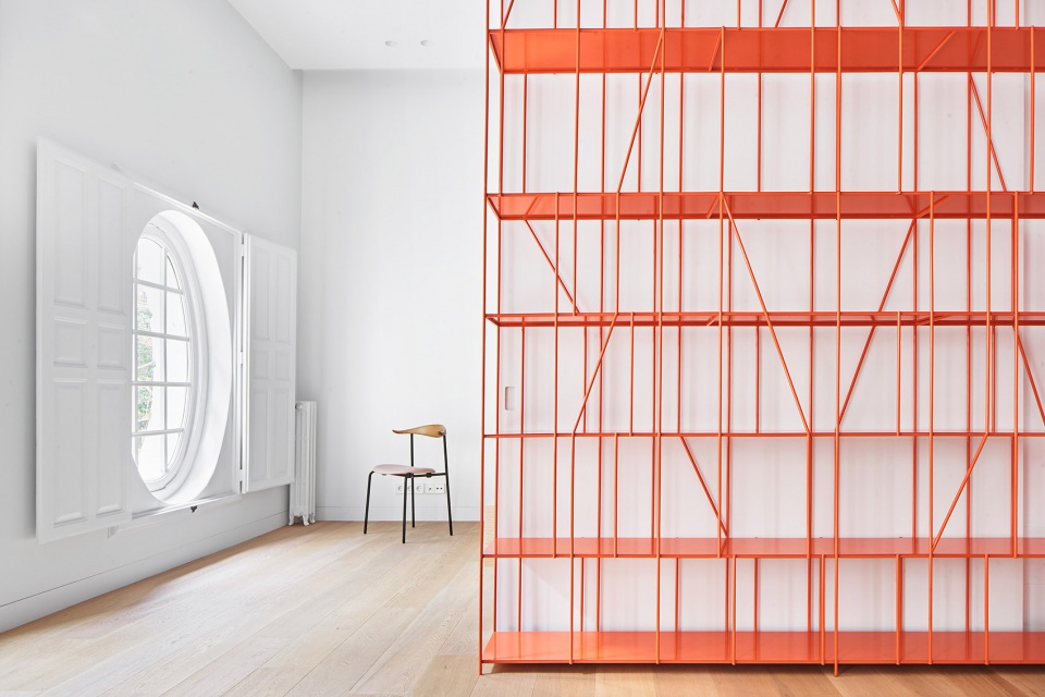house p82 and genuine shelf by lucas y hernandez gil arquitectos