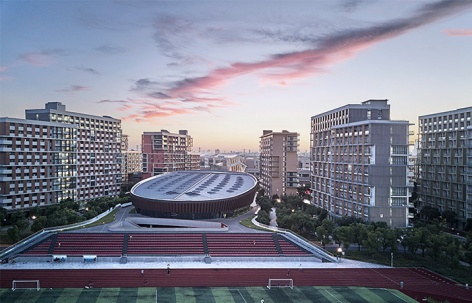 000-a-living-fish-swimming-in-the-campus-design-of-the-sports-hall-of-shanghai-university-of-science-and-technology-china-by-tjad-472x303.jpg