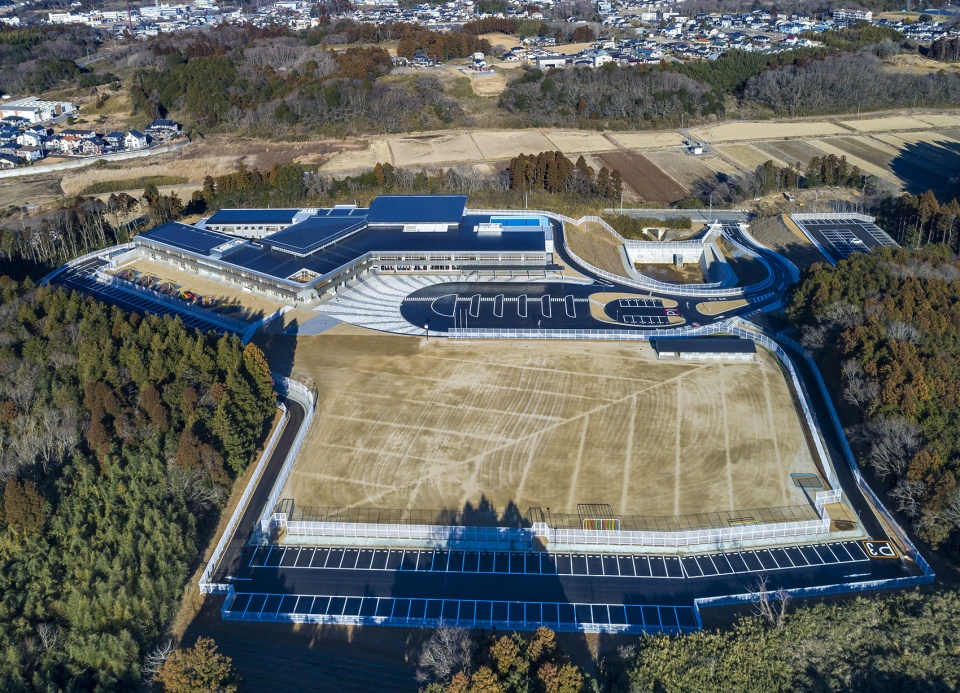 hokota south primary school by mikami architects