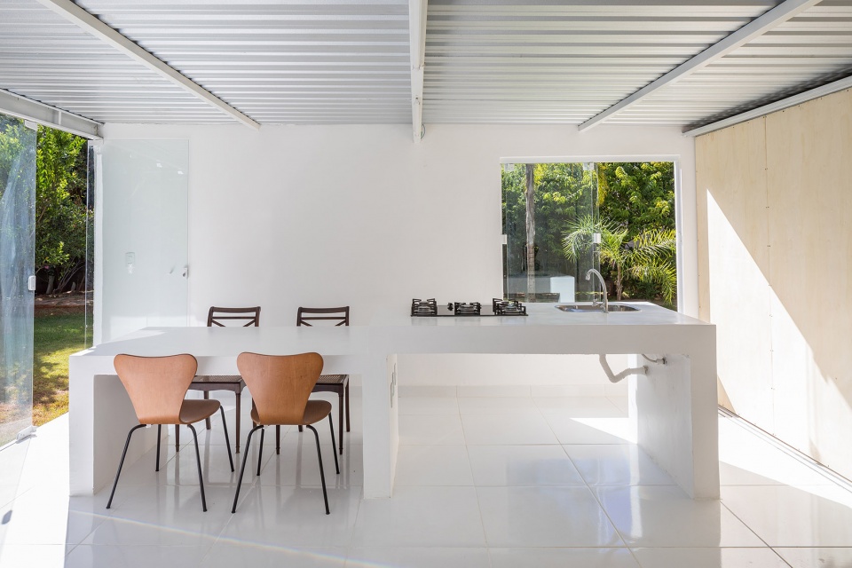 little house by daher jardim architecture