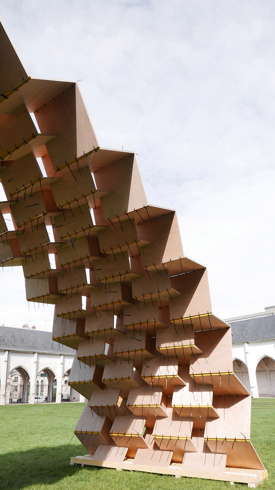 the accordion arch by atelier yokyok